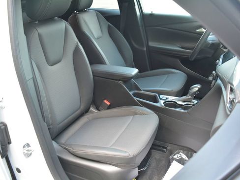 Used 2022 Buick Encore GX Preferred w/ Sport Touring Package FWD image 18