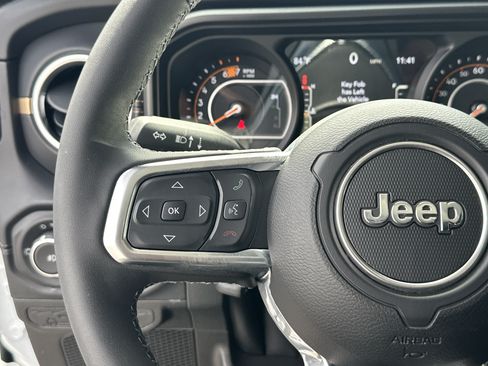 Used 2026 Jeep Wrangler Unlimited Sahara AWD/4WD image 27