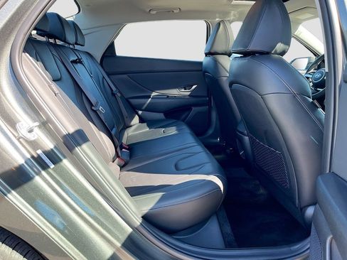 Used 2025 Hyundai Elantra Limited image 26