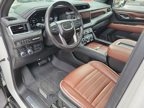 Used 2023 GMC Yukon XL Denali Ultimate AWD/4WD image 13