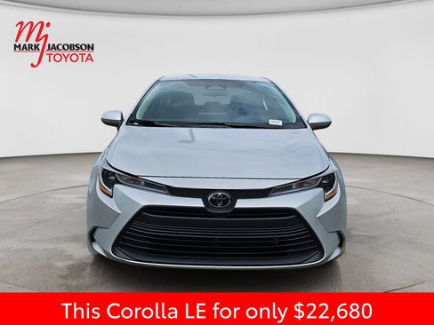 Used 2025 Toyota Corolla LE FWD image 3