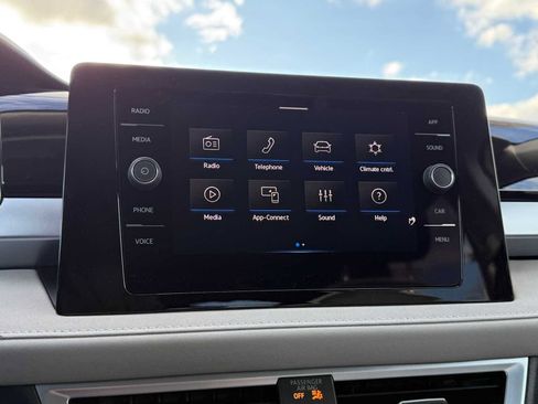 New 2026 Volkswagen Taos SE image 16