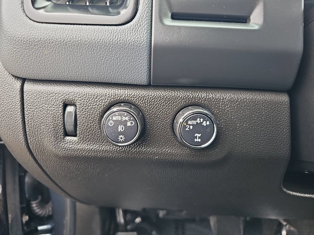 Used 2019 Chevrolet Colorado Z71 AWD/4WD image 25