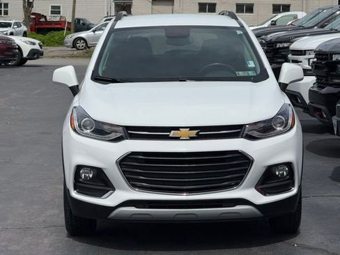 Used 2022 Chevrolet Trax LT w/ LT Convenience Package AWD/4WD image 2