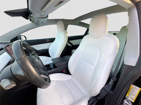 Used 2019 Tesla Model 3 Performance image 6