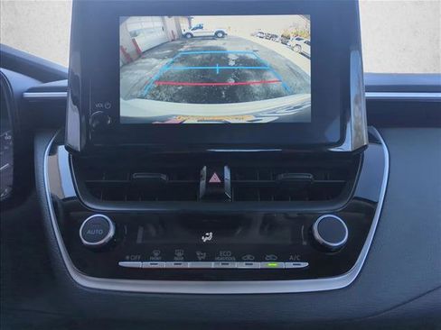 Used 2025 Toyota Corolla LE image 20