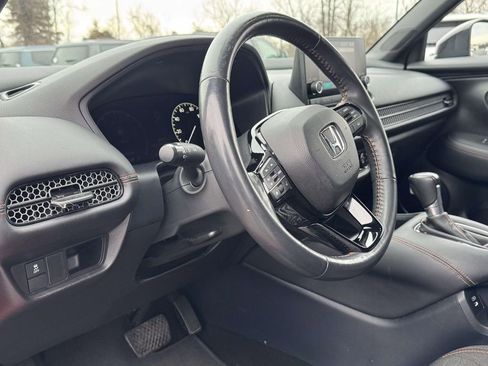 Used 2024 Honda HR-V Sport image 2