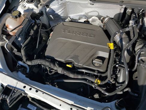 Used 2025 Buick Envista Preferred image 9