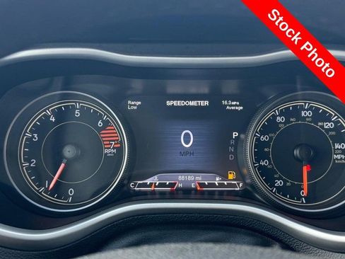 Used 2017 Jeep Cherokee Trailhawk AWD/4WD image 22