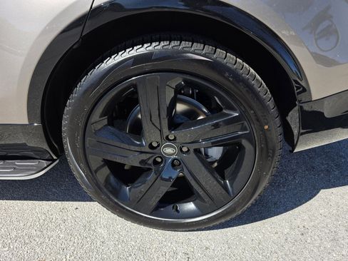 New 2026 Land Rover Discovery Dynamic SE image 9