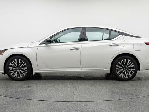 Used 2025 Nissan Altima 2.5 SV image 5