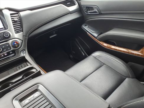 Used 2019 Chevrolet Suburban Premier image 22