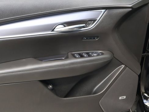 Used 2025 Cadillac XT6 Luxury image 21