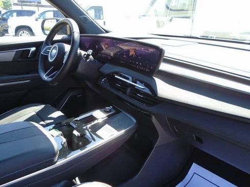 Used 2025 Buick Enclave Sport Touring AWD/4WD image 25