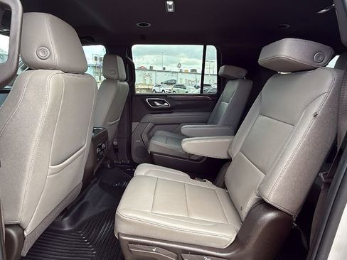 Used 2022 Chevrolet Suburban Z71 image 15
