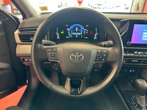 Used 2025 Toyota Camry LE w/ Convenience Package AWD/4WD image 18