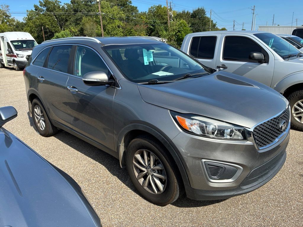 Used 2017 Kia Sorento FWD image 2