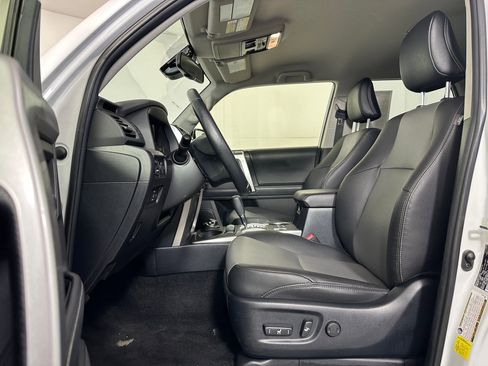 Used 2024 Toyota 4Runner SR5 Premium image 4