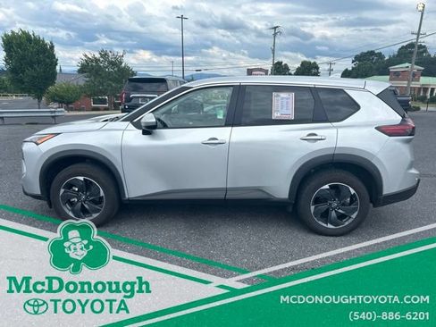 Used 2025 Nissan Rogue SV AWD/4WD image 3