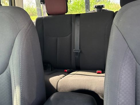Used 2018 Jeep Wrangler Unlimited Sport S AWD/4WD image 8
