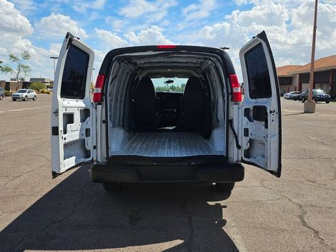 Used 2014 Chevrolet Express 1500 RWD image 13