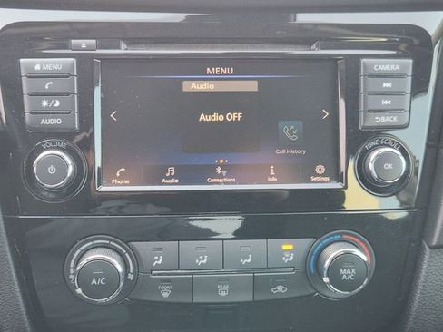 Used 2020 Nissan Rogue S image 13