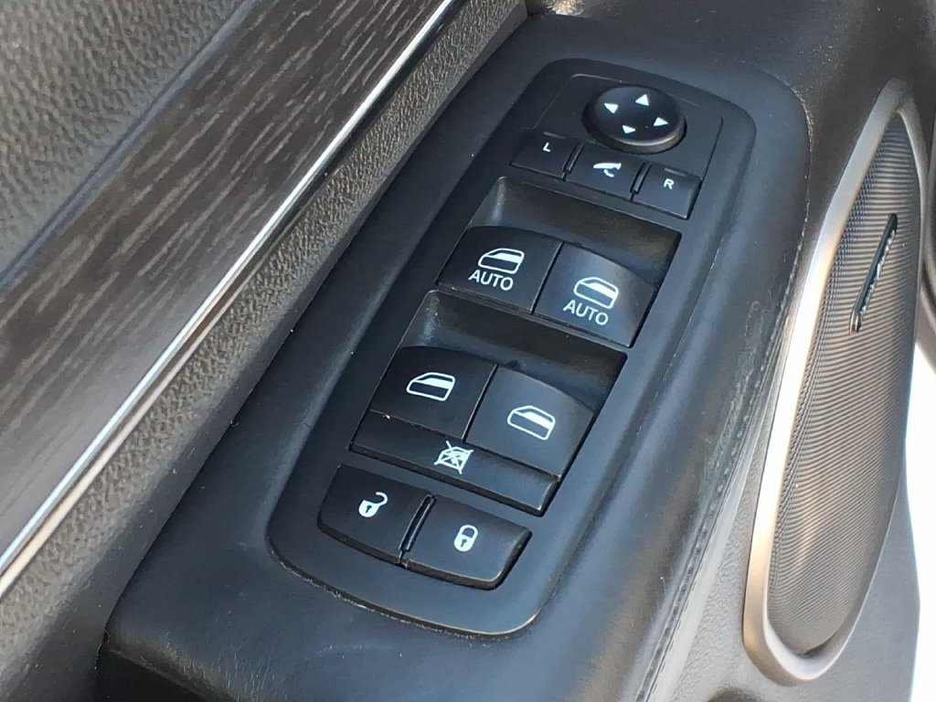 Used 2020 Jeep Grand Cherokee High Altitude AWD/4WD image 13