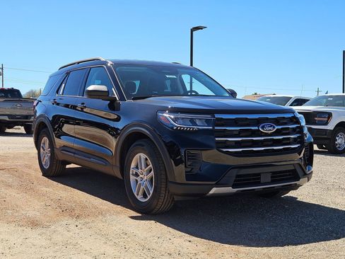 New 2026 Ford Explorer Active RWD image 3