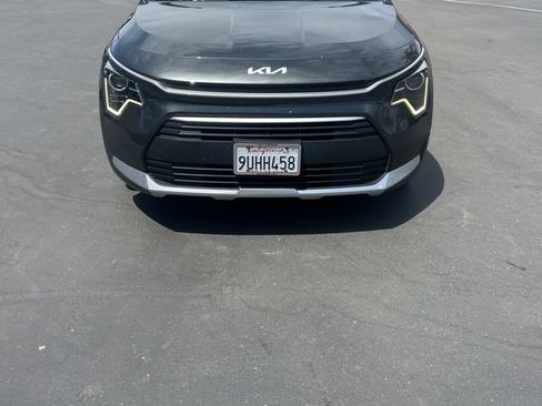 Used 2025 Kia Niro LX FWD image 4