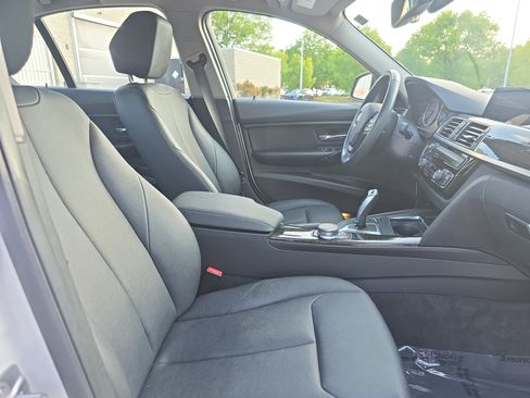 Used 2017 BMW 320i xDrive Sedan AWD/4WD image 10