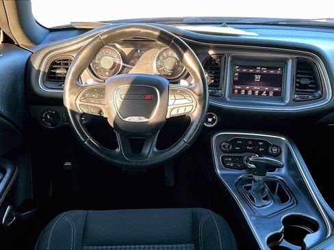 Used 2018 Dodge Challenger SXT image 5