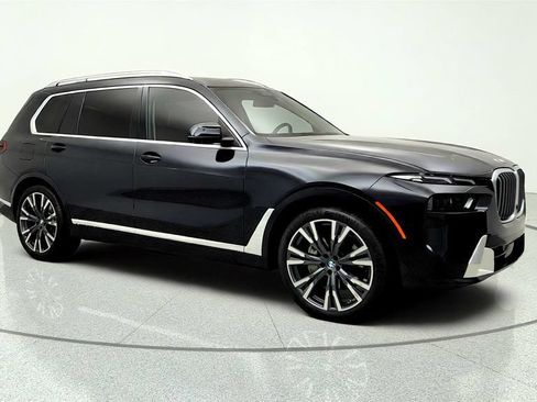 Used 2025 BMW X7 xDrive40i w/ Premium Package AWD/4WD image 3