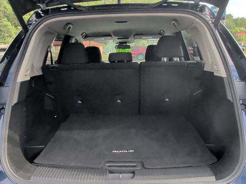 Used 2024 Nissan Rogue SV AWD/4WD image 15