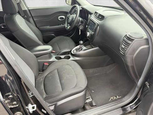 Used 2018 Kia Soul + FWD image 18