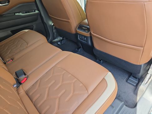 New 2026 Nissan Pathfinder Platinum AWD/4WD image 11