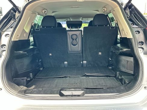 Used 2018 Nissan Rogue SV FWD image 16