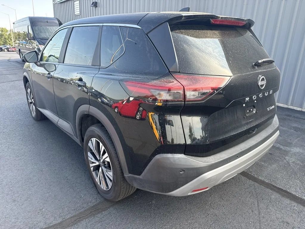 Used 2023 Nissan Rogue SV AWD/4WD image 2