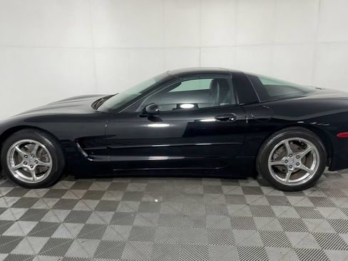Used 2004 Chevrolet Corvette Coupe w/ Preferred Equipment Group RWD image 8