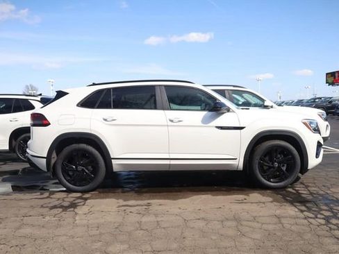 New 2026 Volkswagen Atlas Cross Sport SEL R-Line image 4