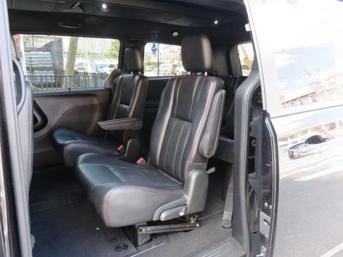 Used 2018 Dodge Grand Caravan GT image 18