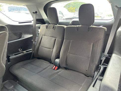 Used 2023 Ford Explorer XLT RWD image 14