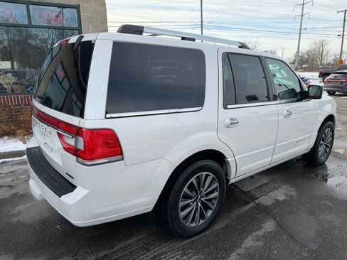 Used 2016 Lincoln Navigator Select image 5