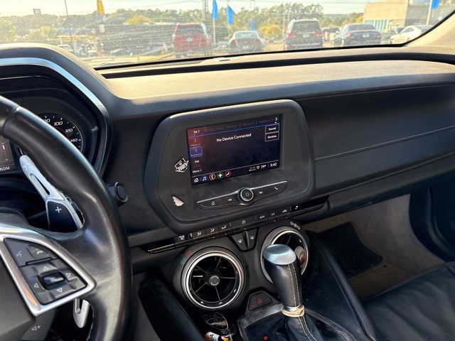 Used 2022 Chevrolet Camaro LT RWD image 9
