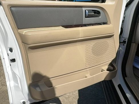 Used 2013 Ford Expedition EL XLT image 19