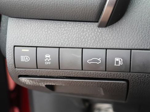 Used 2018 Toyota Camry XLE image 14