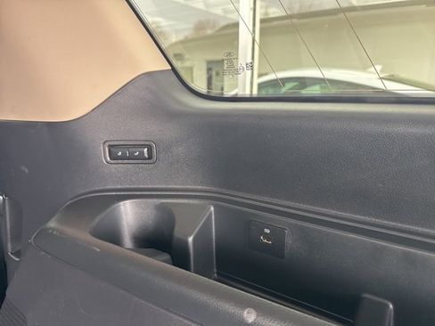 Used 2024 Ford Expedition XLT image 11