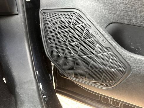 Used 2020 Toyota RAV4 LE AWD/4WD image 26