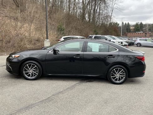 Used 2017 Lexus ES 350 w/ Luxury Package image 2