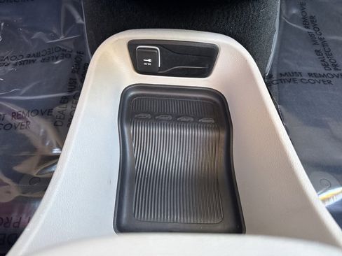 Certified 2024 Chrysler Pacifica Touring-L image 19