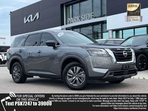 Used 2025 Nissan Pathfinder S FWD image 1